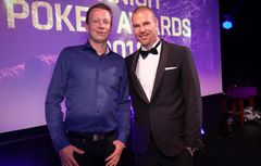 Sebastian Wahl (vas.) ja Patrik Antonius palkittiin gaalassa. Jens Kyllönen oli estynyt saapumaan paikalle.