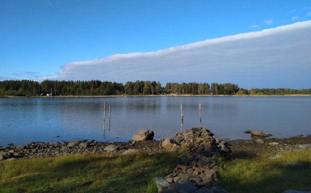Kuvassa syyskuinen rantanäkymä.