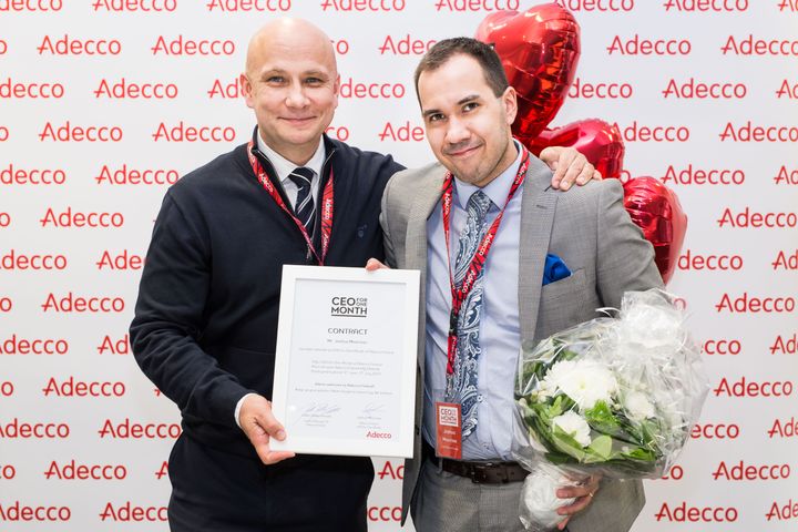 Adecco Finland Oy:n toimitusjohtaja Jukka-Pekka Annala allekirjoitti työsopimuksen Suomen CEO for One Month 2017 Joshua Moorreesin kanssa. Moorrees valittiin tehtävään lähes 700 kandidaatin joukosta.