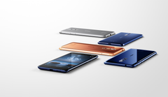Nokia 8 on alkuun tarjolla teräksen ja mattasinisen värisenä. Myöhemmin värivalikoima täydentyy korkeakiiltoisella sinisellä ja korkeakiiltoisella kuparilla.