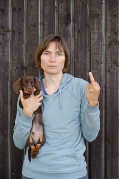 Elina Brotherus: My Dog Is Cuter Than Your Ugly Baby, 2013, 70 × 53 cm sarjasta Carpe Fucking Diem. Kuva: Elina Brotherus