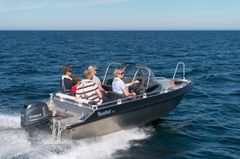 The benefits of the Lx model, which is 45 kg heavier than its smaller counterpart, include a fixed 53 litre fuel tank along with separate seats for the driver and navigator, which means that three passengers can be seated on the rear seat behind the windscreens. In other words, the canvas cover can shelter up to five people from rain.