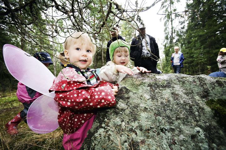 Lapsia Keijukoulu-retkellä.