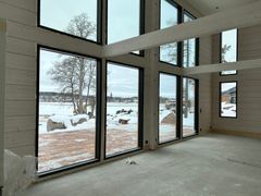 Finnlamelli Kuningatterenhelmen isoista ikkunoisa näkyy merelle