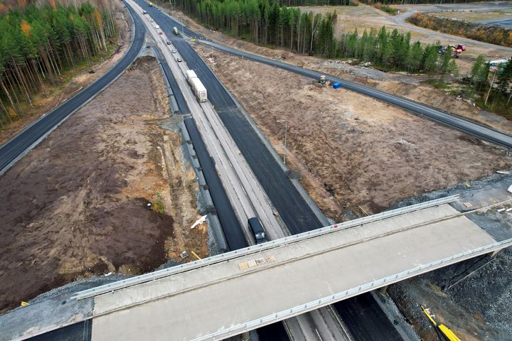 I planen för väghållningen och trafiken 2023–2027 framförs en översikt över trafik, väghållning och finansiering i NTM-centralen i Södra Österbottens område.  Bilden är tagen av Ida Panula, Welado Oy