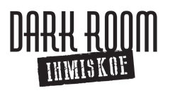 Logo: Dark Room: Ihmiskoe