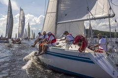 42. Päijännepurjehdukseen osallistui 140 venekuntaa. Jyväskylän Veneseuraa edustava Blueship vauhdissa, peräsimessä Markku Silvonen. Kuva: Photex / Pepe Korteniemi