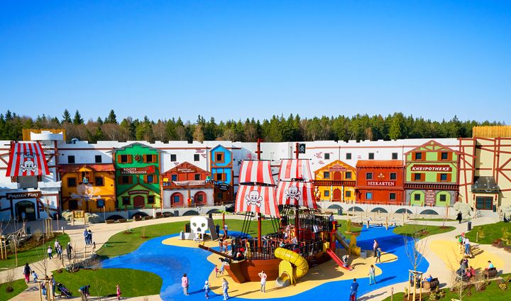 Merlin Entertainments’in omistaman ja Saksassa sijaitsevan Legoland Pirate Island –hotellin edustalle valmistui Lappset Creativen suunnittelema ja toimittama piraattilaiva vuonna 2018.