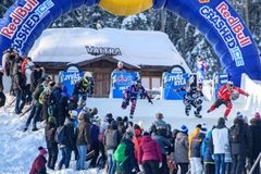 Scott Croxall, Andrew Swanson, Vaclav Kosnar ja Lukasz Korzestanski lähdössä kisaan. Andreas Schaad/Red Bull Content Pool