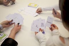 Tapaamisissa hyödynnetään toiminnallisia menetelmiä. Kuvaaja Katariina Salmi