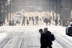 Katupölyn hengittäminen ei ole hyväksi kenellekään. Kuva: HSY/ Hannu Bask