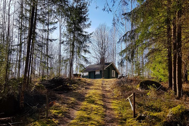 Suomalaiset uskovat viettävänsä tulevaisuudessa yhä enemmän aikaa mökillä. Kuva: Henna-Kaisa Sivonen