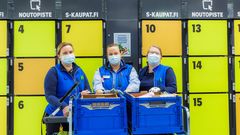 S-market Äänekoskella ruoan verkkokauppa avattiin ensimmäisten toimipaikkojen joukossa, jo viime vuoden puolella. Noutolokeroissa tuotteet säilytetään jääkaappi- ja pakastinlämpötiloissa. KUVA: Max Steffansson/ Keskimaa
