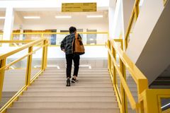 Avoimen väylä on yksi reitti tutkinto-opintoihin. Avoimen väylähaku tarkoittaa tutkintokoulutukseen hakeutumista perustuen avoimessa yliopistossa opiskeltuihin opintoihin.
