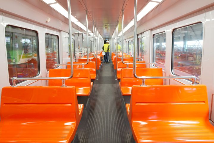 Peruskorjatun M100-sarjan metrojunan sisätilat. Kuva: HKL