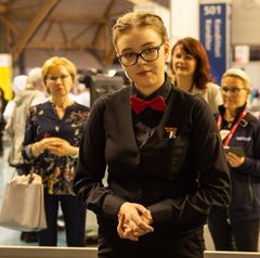 Leila Karhunen tarjoilijalajin finaalissa Taitaja2019 Joensuu -tapahtumassa. Kuva: Skills Finland / Mia Ylhäinen.