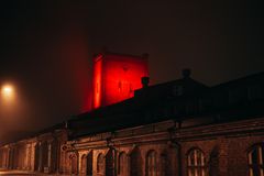 Villatehtaan tornia on perinteisesti   valaistu Hyvinkään Halon aikaan. Kuva Hyvinkään kaupunki/ Teemu Heikkilä