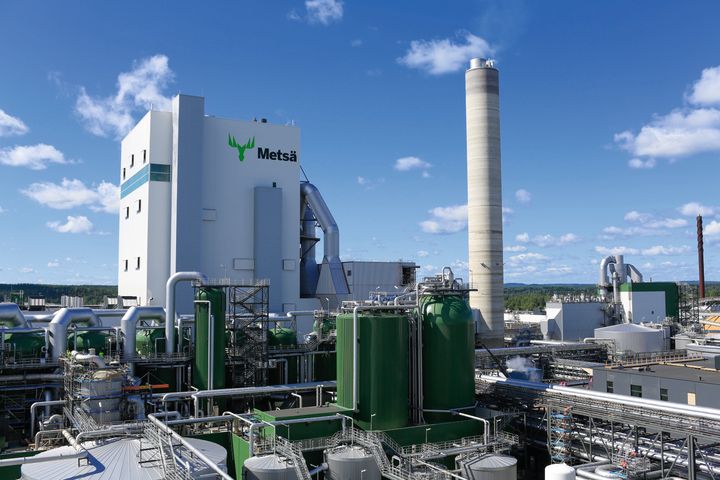 Metsä Fibren ja ABB:n solmiman sopimuksen mukaisesti merkittävä osa ABB:n biotuotetehtaalle toimittamista laitteista liitetään osaksi ABB Ability™ -järjestelmää. Sen avulla sähköjärjestelmien käyntivarmuus voidaan nostaa uudelle tasolle. Kuva: Metsä Group