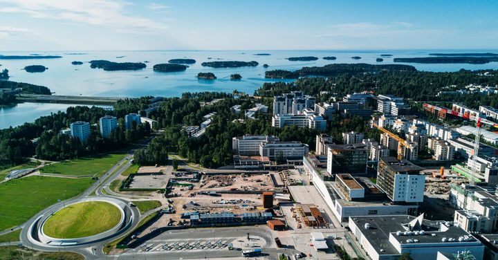 "Metron ja joukkoliikenteen vyöhykeuudistuksen myötä erityisesti Matinkylän, Niittykummun ja Tapiolan vetovoima on kasvanut. Länsimetron jatkeen ja Raidejokerin vaikutukset näkyvät jo hinnoissa, mutta vuokralaisilla maksuhalukkuus kasvaa vasta, kun liikennöinti käynnistyy. Tämä heikentää jonkin verran lähivuosina alueiden vuokratuottoa”, Suomen Vuokranantajien ekonomisti Sakari Rokkanen arvioi. Kuva: Shutterstock