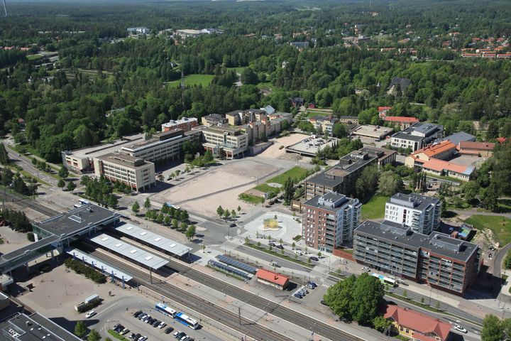 Tuleva Espoolaistentalo tulee sijoittumaan asema-alueen pohjoispuolelle. Kuva: Suomen Ilmakuva Oy