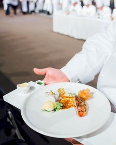 Suomen Bocuse d'Or -edustaja Eero Vottosen kala-annos Budapestissa pidetyissä Euroopan-karsinnoissa 10.5.2016. Kuva: Jussi Ulkuniemi