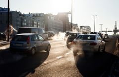 Aamuliikennettä Ruoholahdessa. Kuva: Roni Rekomaa.