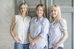Kirjailijat Anja Mahrenholz, Anni Lehti ja Minna Vauhkonen.