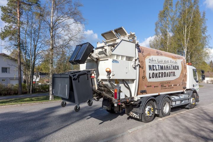 Monilokeroisessa jäteautossa on jäteastiaa vastaavat omat lokeronsa kullekin eri jätteelle. Näin jätelajit pysyvät erillään ja raaka-aineet saadaan kierrätykseen.