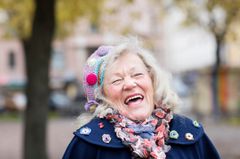 Bli läskamrat och läs högt för seniorer. Foto: Katja Tähjä.