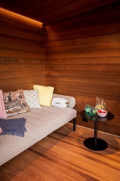 Kirami FinVision -lounge Nordic misty luo puitteet rentoon yhdessäoloon, viihtymiseen ja jopa yöpymiseen.
