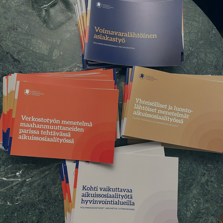 Tutkimuksen tuloksina on julkaistu konkreettiset mallinnukset neljään aikuissosiaalityön menetelmälliseen tarpeeseen.