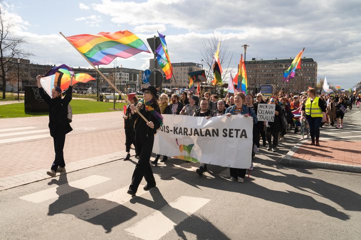 Pohjois-Karjala Pride-kulkue Joensuussa 2022. Kuva Henri Jumppanen.