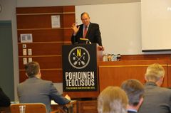 Paavo Lipponen puhui Pohjoinen Teollisuus -kongressissa ke 25.5.