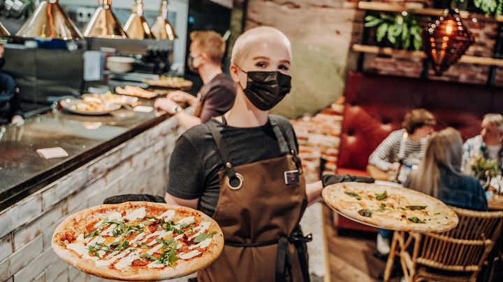 Ravintola- ja matkailukaupassa onnistuttiin kesäkaupassa jopa odotuksia paremmin. Kuva on keväällä avatusta Rosso Jyväskylästä. Kuva: Erkka Lyytikkä.