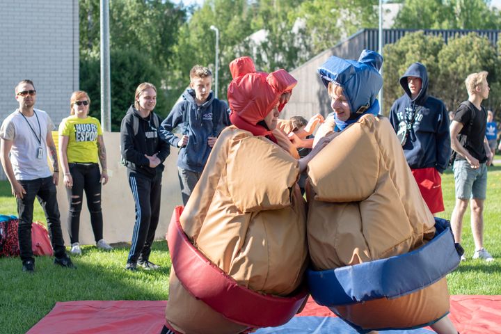 Kevään ManiMiitissä testatut sumopuvut ovat käytössä myös Beach Dayssa.