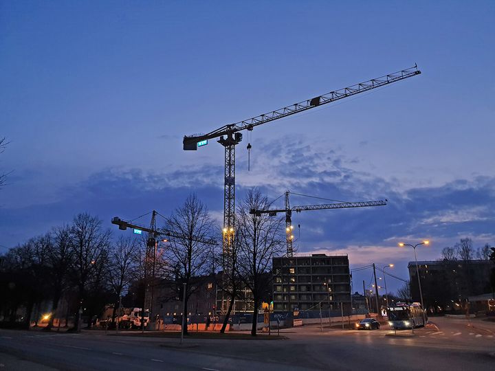 Kunnalliskodintie ja Koskelantie ovat vilkkaita liikenneväyliä ja alue on myös liikkujien suosiossa. Tämän vuoksi työmaalla kiinnitetään erityistä huomiota turvallisuuteen ja vaikutuksiin lähiympäristöön.
