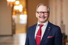 SDP:n kajaanilaisen kansasanedustaja Raimo Piiraisen mielestä hallitus onnistui riihipäätöksillä valamaan uskoa tulevaisuuteen - koronasta huolimatta. (Kuva: Jukka-Pekka Flander)