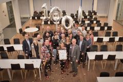 BNI 1000. liikekumppani -merkkipaalua juhlistettiin aikuiskoulutuskeskus Kouvolan kokoustiloissa Kouvolan Komiat -ryhmän aamukokoontumisen yhteydessä 21.2.2018. Kuva Mika Pulkkinen, Kuvakartano.