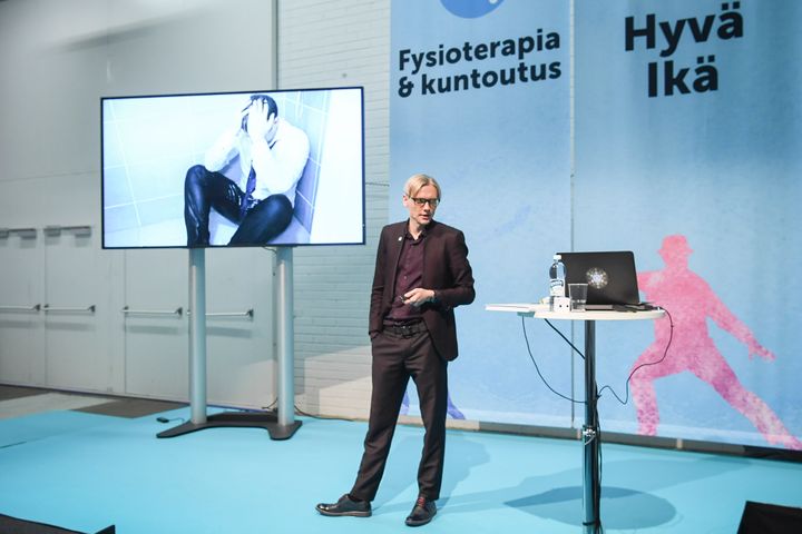 Biohakkeri ja teknologia-asiantuntija Teemu Arina puhui Fysioterapia & Kuntoutus -messuilla hyvinvoinnin tärkeydestä ja keinoista sen optimointiin.