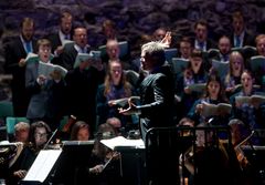 Kapellimestari Hannu Lintu, Savonlinnan Oopperajuhlien Missa solemnis -konsertti heinäkuussa 2017.