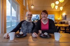 Vuoden 2021 gluteeniton yritys – kunniamaininta: Restaurant Aurora Holidays. Kuvassa yrittäjät Mika Länsman ja Tiina Salonen.