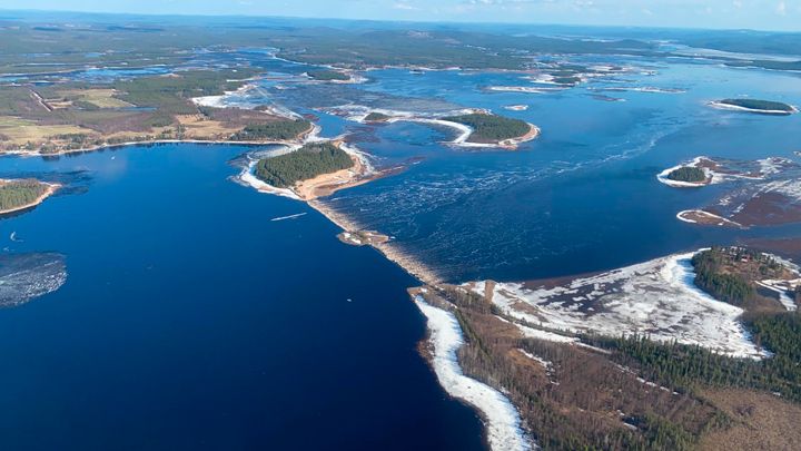 Kemijärven vedenkorkeus on nousussa ja tavalliseen tapaan nousee toukokuun loppuun mennessä säännöstelyn ylärajan tuntumaan. Kuva: Suvi Salomaa ja Heikki Poikela, Kemijoki Oy