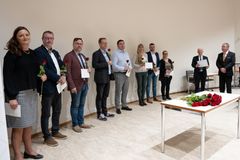Kauppias Gustaf Svanljungin lahjoitusrahaston stipendien saajat. Kuva: Harri Huusko