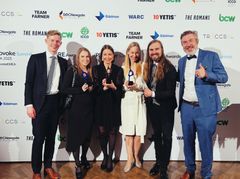 Kurio ja Wärtsilä Energy juhlistivat voittoja Frankfurtissa (Lauri Arjas (vas.), Sara Meurman, Isabelle Thibault-Ahlström, Elli Tuominen, Jari Lähdevuori, Tommi Opas)