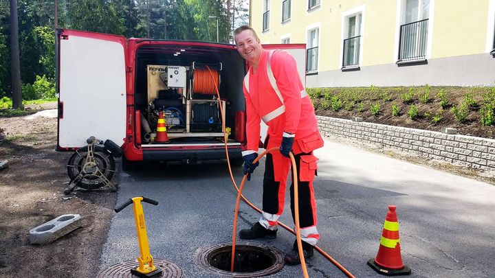 Vesivahinkoja esiintyy keväällä yleisesti niin pientalopuolella kuin isommissa kiinteistöissä. Ongelmat löytyvät yleensä kellarikerroksista ja sen alla sijaitsevista miinuskerroksista. Kuva: Aki Tuovinen/Prosessipuhdistus. Kuva on vapaasti julkaistavissa.