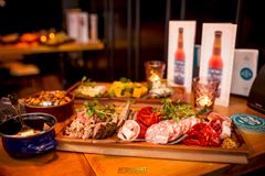 Uutuusolut sopii niin suolaisen kuin makean kyytipojaksi. Kuva: Jonathan Melartin