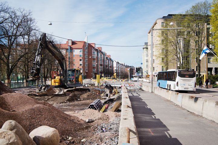 Työmaan järjestelyjä Hämeentien uudistuksen yhteydessä / Susa Junnola.