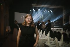 16-vuotias Vilma Hoviniemi piti Rekrygaalassa puheen rekrytointialalle ja kertoi lanseeraamastaan työpaikkailmoitusten monimuotoisuuslupauksesta. Kuva: Duunitori / Petri Virkkunen