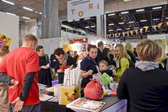 Educan kansalaisvaikuttamisen torilla perehdytään globaalikasvatukseen. Kuva: Messukeskus, Educa 2015
