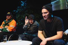 Teatteri Siperia, Mieslive, Tampere-talo, ohjaus Anna-Elina Lyytikäinen, kuvaaja Jere Riihinen